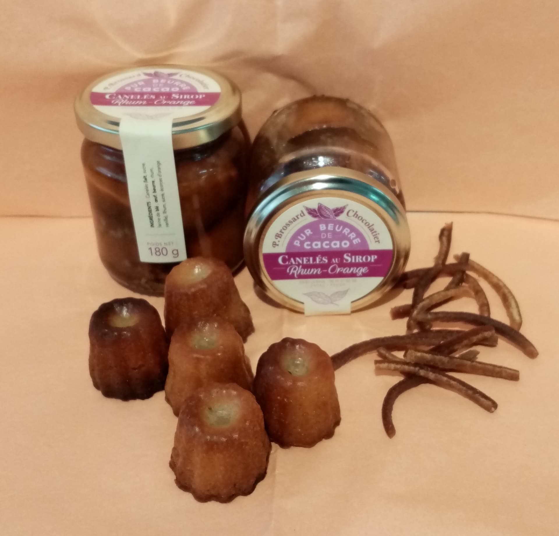 Canelés in Rum-Orangen-Sirup
