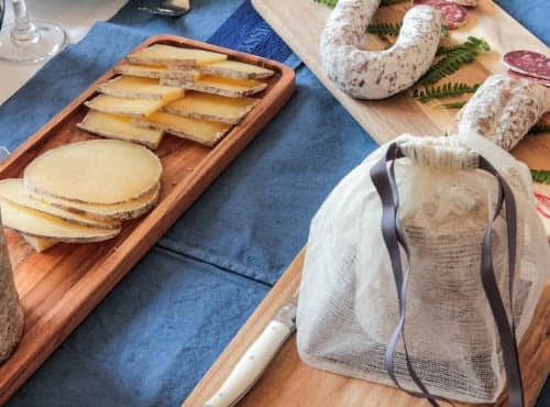 Duo-Geschenkbox „Le Connaisseur“: Sanérac-Käse und Salami