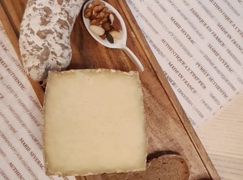 Brett Alagnon: halber Sanérac-Käse, Salami aus dem Cantal