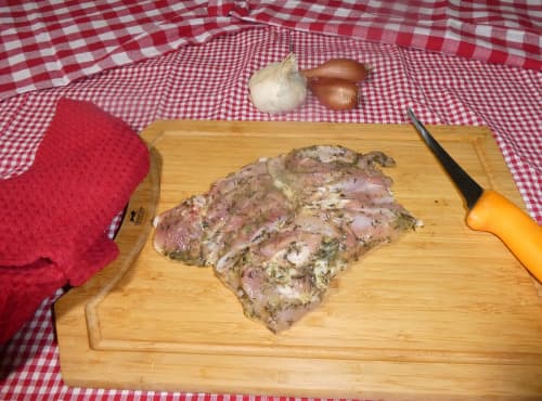 Entbeinte Keule vom Freilandhähnchen, mariniert mit Thymian und Zitrone