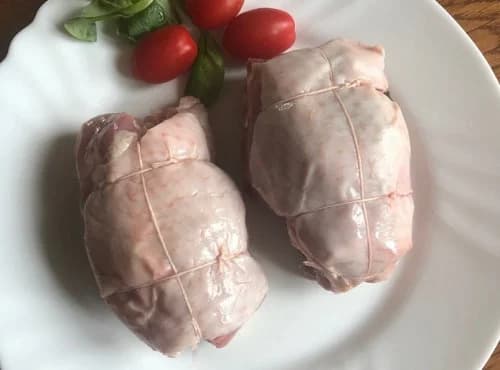 Hähnchen-Paupiettes, gefüllt mit Herbsttrompeten